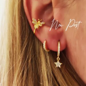 ear cuff bee fondo blanco